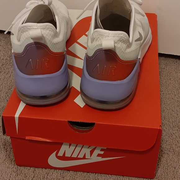 Womens Nike air max motion 2 running shoes in white red and lavender 11.5 - Picture 6 of 9